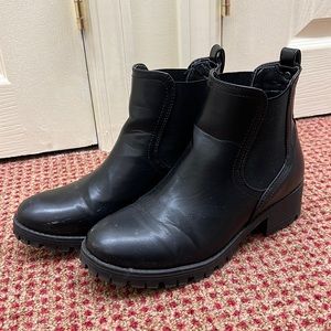 Super Cute Faux Leather Black Ankle Boots (8.5)